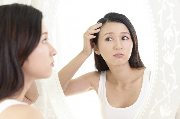 産後の抜け毛に悩む人が増加するのは何故？